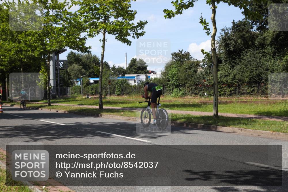 10.08.2025 - GEWOBA Citytriathlon Bremen Yannick Fuchs http://msf.ph/oto/8542037 10.08.2025 14:30:49 Radfahren 12, 107, 175, 178, 328, 341, 345, 356, 368, 381, 399, 409, 416, 461, 504, 510 meine-sportfotos.de