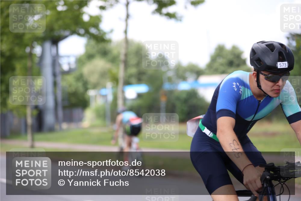 10.08.2025 - GEWOBA Citytriathlon Bremen Yannick Fuchs http://msf.ph/oto/8542038 10.08.2025 12:47:18 Radfahren 573, 622, 640, 645, 654, 659, 675, 732, 733, 751, 769, 792, 875, 960, 981, 1013 meine-sportfotos.de