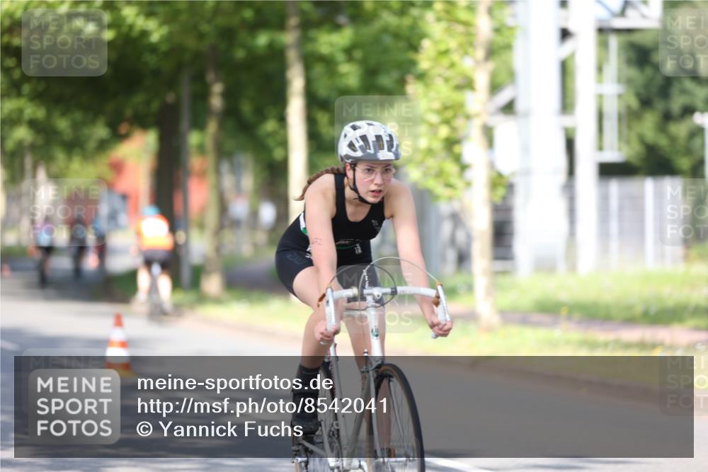 10.08.2025 - GEWOBA Citytriathlon Bremen Yannick Fuchs http://msf.ph/oto/8542041 10.08.2025 10:39:10 Radfahren 35, 107, 111, 113, 165, 215, 417, 472, 481, 498, 499 meine-sportfotos.de