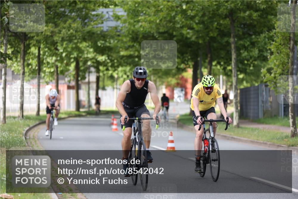 10.08.2025 - GEWOBA Citytriathlon Bremen Yannick Fuchs http://msf.ph/oto/8542042 10.08.2025 12:47:19 Radfahren 573, 622, 640, 645, 654, 659, 675, 732, 733, 751, 753, 769, 792, 875, 960, 981, 1013 meine-sportfotos.de
