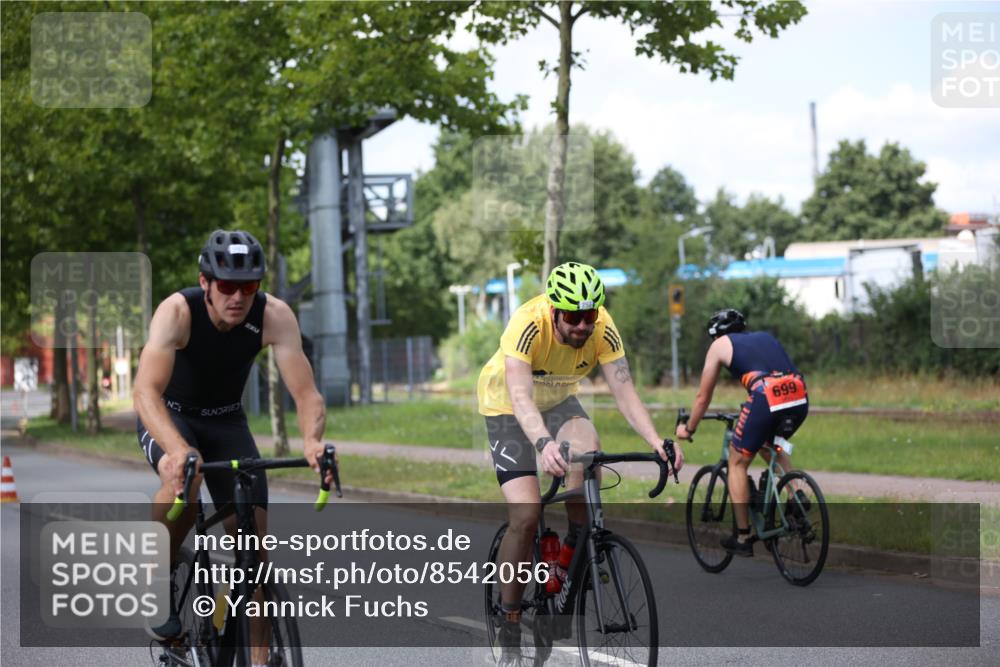 10.08.2025 - GEWOBA Citytriathlon Bremen Yannick Fuchs http://msf.ph/oto/8542056 10.08.2025 12:47:20 Radfahren 573, 622, 640, 645, 654, 659, 675, 732, 733, 751, 753, 769, 792, 875, 960, 981, 1013 meine-sportfotos.de