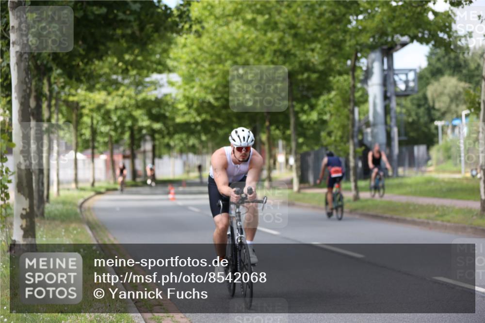 10.08.2025 - GEWOBA Citytriathlon Bremen Yannick Fuchs http://msf.ph/oto/8542068 10.08.2025 12:47:21 Radfahren 573, 622, 640, 645, 654, 659, 675, 732, 733, 751, 753, 769, 792, 875, 960, 981, 1013 meine-sportfotos.de