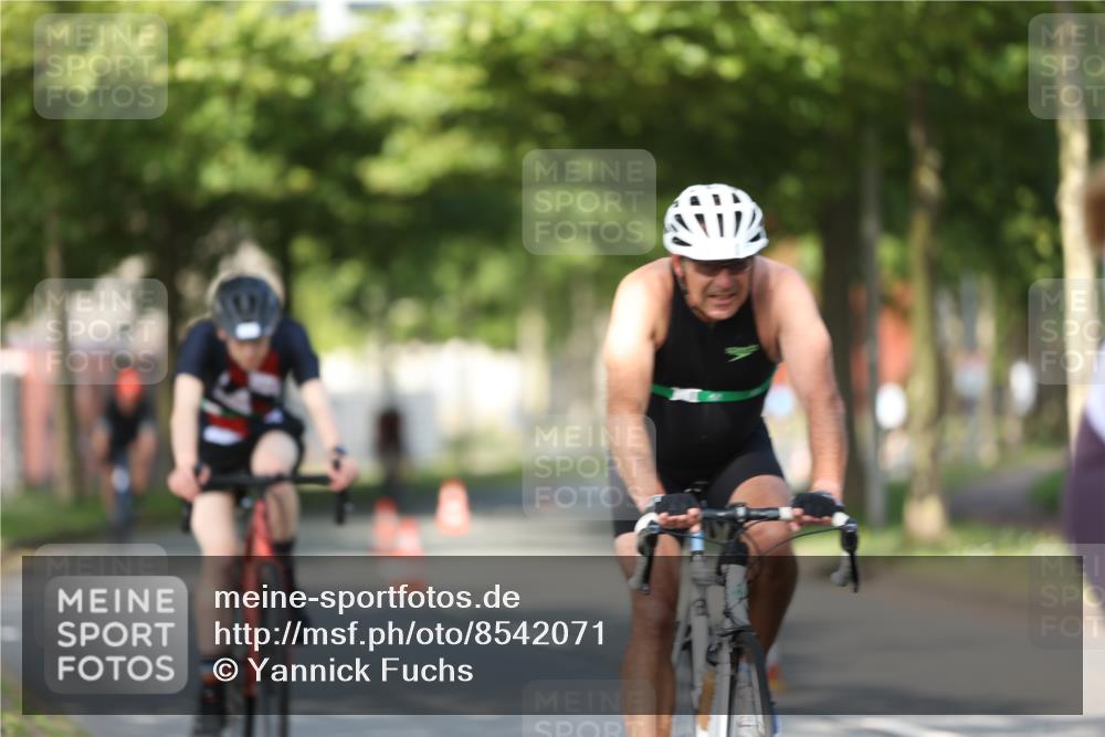 10.08.2025 - GEWOBA Citytriathlon Bremen Yannick Fuchs http://msf.ph/oto/8542071 10.08.2025 10:39:47 Radfahren 55, 57, 59, 77, 87, 95, 143, 185, 193, 201, 209, 221, 374, 398, 435, 436, 496 meine-sportfotos.de
