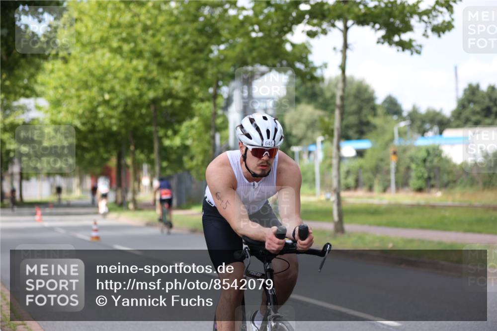 10.08.2025 - GEWOBA Citytriathlon Bremen Yannick Fuchs http://msf.ph/oto/8542079 10.08.2025 12:47:22 Radfahren 573, 640, 645, 654, 659, 675, 732, 733, 751, 753, 769, 792, 875, 960, 981, 1013 meine-sportfotos.de