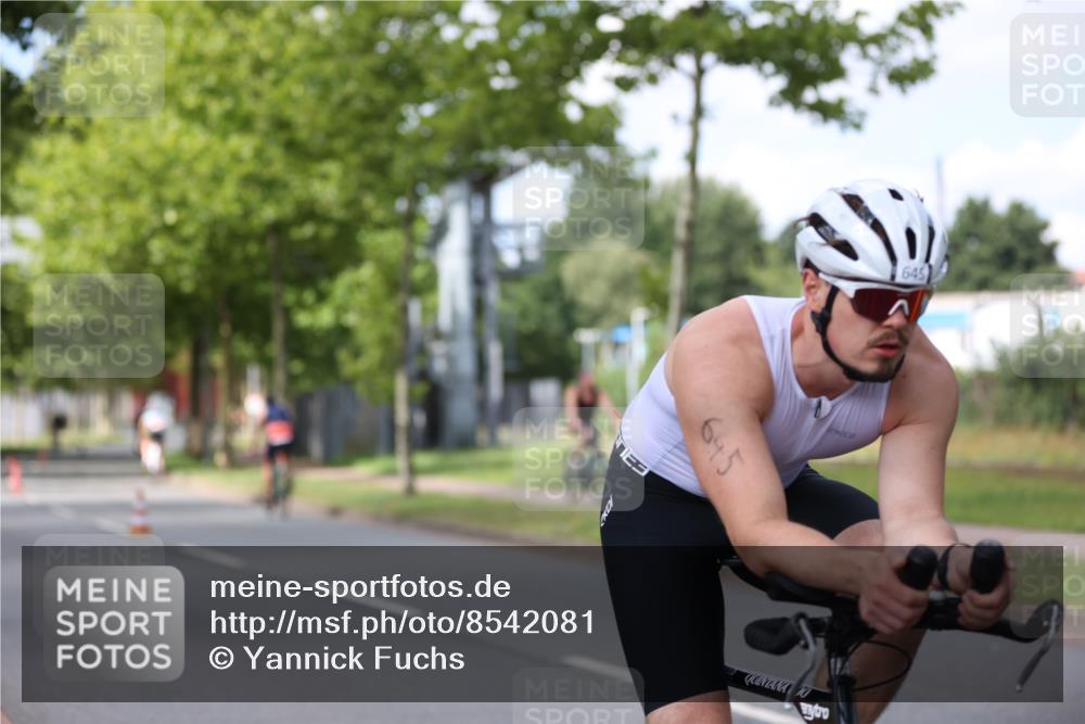 10.08.2025 - GEWOBA Citytriathlon Bremen Yannick Fuchs http://msf.ph/oto/8542081 10.08.2025 12:47:22 Radfahren 573, 640, 645, 654, 659, 675, 732, 733, 751, 753, 769, 792, 875, 960, 981, 1013 meine-sportfotos.de