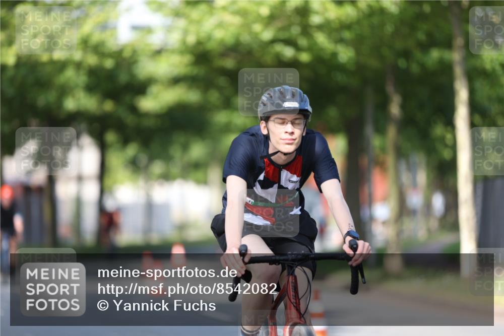 10.08.2025 - GEWOBA Citytriathlon Bremen Yannick Fuchs http://msf.ph/oto/8542082 10.08.2025 10:39:48 Radfahren 55, 57, 59, 77, 87, 95, 143, 193, 201, 209, 221, 374, 398, 435, 436, 496 meine-sportfotos.de