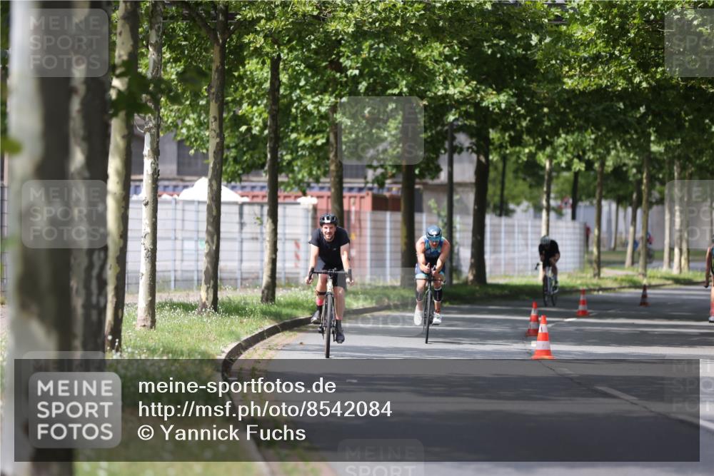 10.08.2025 - GEWOBA Citytriathlon Bremen Yannick Fuchs http://msf.ph/oto/8542084 10.08.2025 12:47:23 Radfahren 573, 640, 645, 654, 675, 732, 733, 751, 753, 792, 875, 960, 981, 1013 meine-sportfotos.de