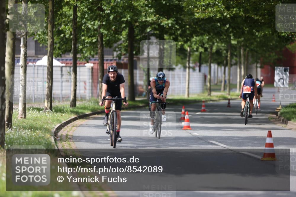 10.08.2025 - GEWOBA Citytriathlon Bremen Yannick Fuchs http://msf.ph/oto/8542089 10.08.2025 12:47:25 Radfahren 573, 640, 645, 654, 675, 732, 751, 753, 792, 875, 981, 1013 meine-sportfotos.de
