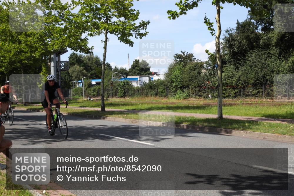 10.08.2025 - GEWOBA Citytriathlon Bremen Yannick Fuchs http://msf.ph/oto/8542090 10.08.2025 14:30:55 Radfahren 12, 175, 335, 368, 385, 399, 416, 504, 510 meine-sportfotos.de