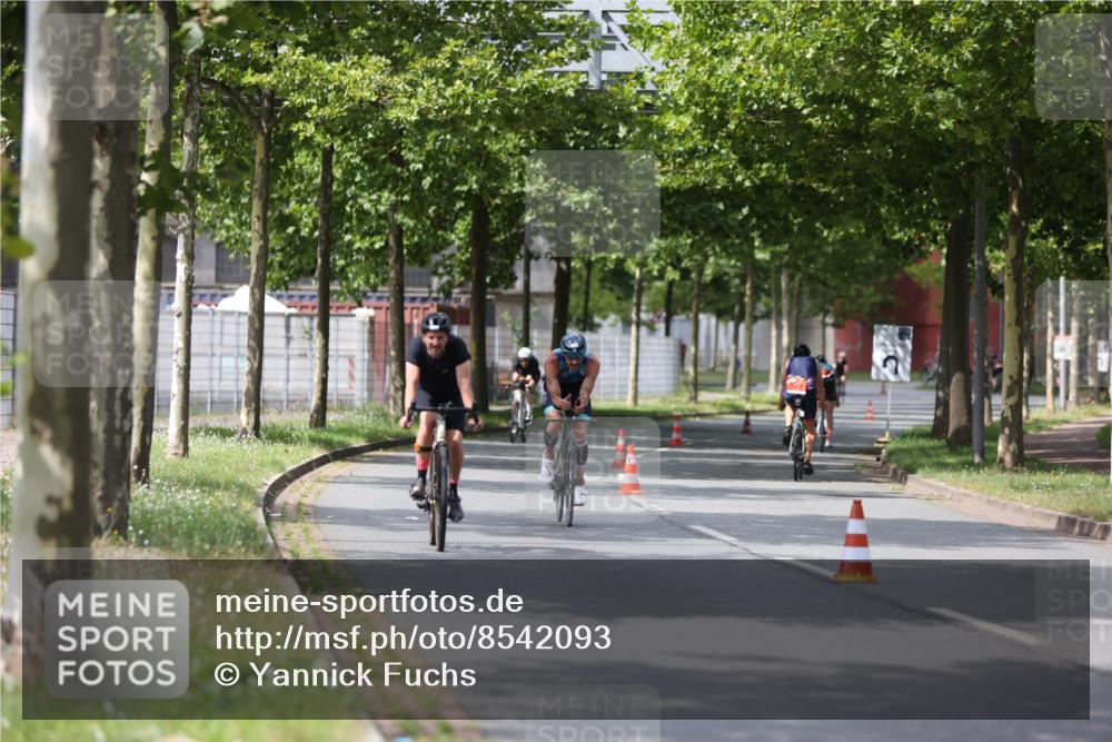 10.08.2025 - GEWOBA Citytriathlon Bremen Yannick Fuchs http://msf.ph/oto/8542093 10.08.2025 12:47:25 Radfahren 573, 640, 645, 654, 675, 732, 751, 753, 792, 875, 981, 1013 meine-sportfotos.de