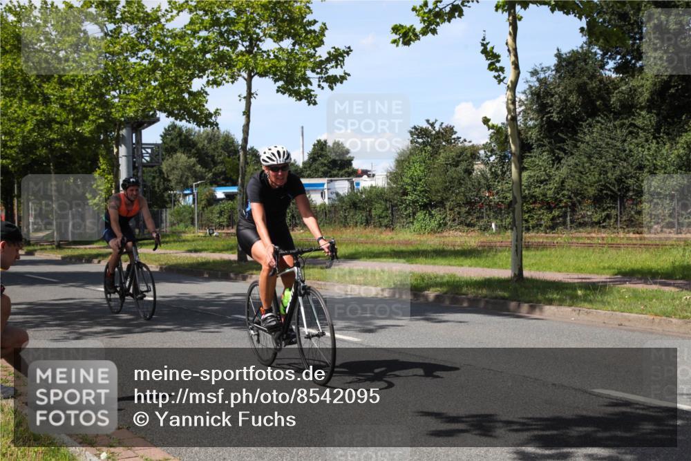 10.08.2025 - GEWOBA Citytriathlon Bremen Yannick Fuchs http://msf.ph/oto/8542095 10.08.2025 14:30:55 Radfahren 12, 175, 335, 368, 385, 399, 416, 504, 510 meine-sportfotos.de