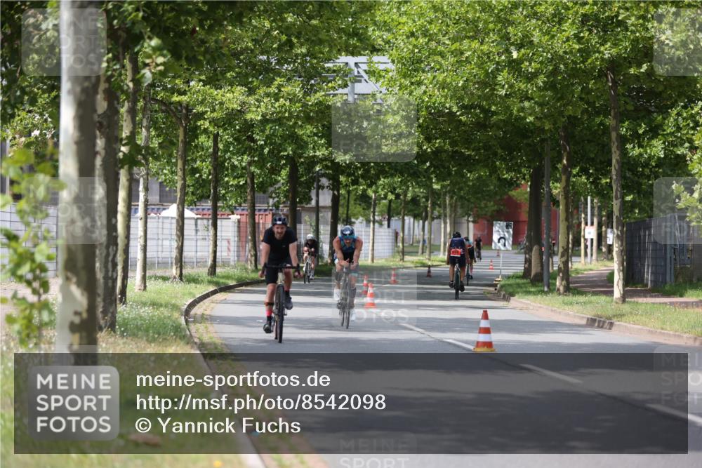 10.08.2025 - GEWOBA Citytriathlon Bremen Yannick Fuchs http://msf.ph/oto/8542098 10.08.2025 12:47:25 Radfahren 573, 640, 645, 654, 675, 732, 751, 753, 792, 875, 981, 1013 meine-sportfotos.de