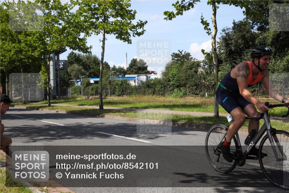 10.08.2025 - GEWOBA Citytriathlon Bremen Yannick Fuchs http://msf.ph/oto/8542101 10.08.2025 14:30:56 Radfahren 175, 335, 368, 385, 399, 416, 504, 510 meine-sportfotos.de
