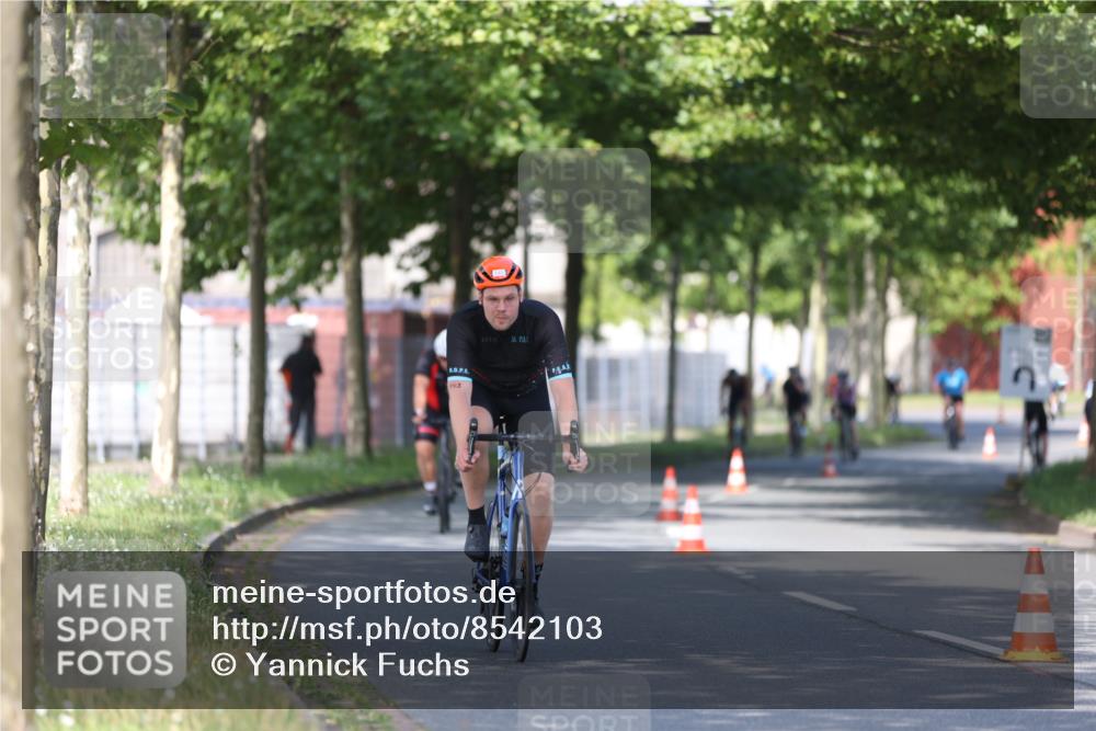 10.08.2025 - GEWOBA Citytriathlon Bremen Yannick Fuchs http://msf.ph/oto/8542103 10.08.2025 10:39:51 Radfahren 55, 57, 59, 77, 87, 143, 193, 201, 209, 221, 398, 496 meine-sportfotos.de