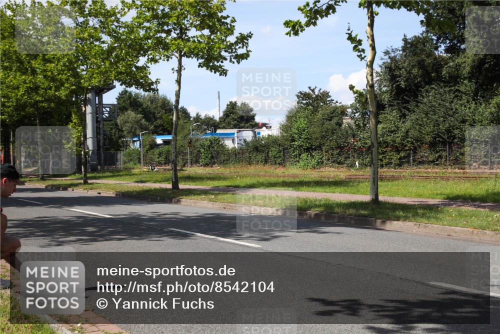 10.08.2025 - GEWOBA Citytriathlon Bremen Yannick Fuchs http://msf.ph/oto/8542104 10.08.2025 14:30:56 Radfahren 175, 335, 368, 385, 399, 416, 504, 510 meine-sportfotos.de