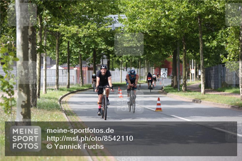 10.08.2025 - GEWOBA Citytriathlon Bremen Yannick Fuchs http://msf.ph/oto/8542110 10.08.2025 12:47:26 Radfahren 573, 645, 654, 675, 732, 751, 753, 792, 875, 981, 1013 meine-sportfotos.de
