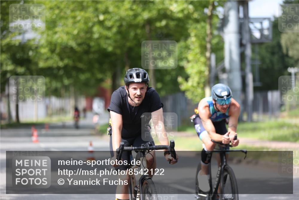 10.08.2025 - GEWOBA Citytriathlon Bremen Yannick Fuchs http://msf.ph/oto/8542122 10.08.2025 12:47:27 Radfahren 573, 645, 654, 675, 732, 751, 753, 792, 981, 1013 meine-sportfotos.de