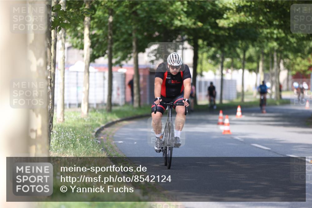 10.08.2025 - GEWOBA Citytriathlon Bremen Yannick Fuchs http://msf.ph/oto/8542124 10.08.2025 10:39:54 Radfahren 55, 57, 77, 79, 91, 143, 193, 201, 209, 398, 496 meine-sportfotos.de