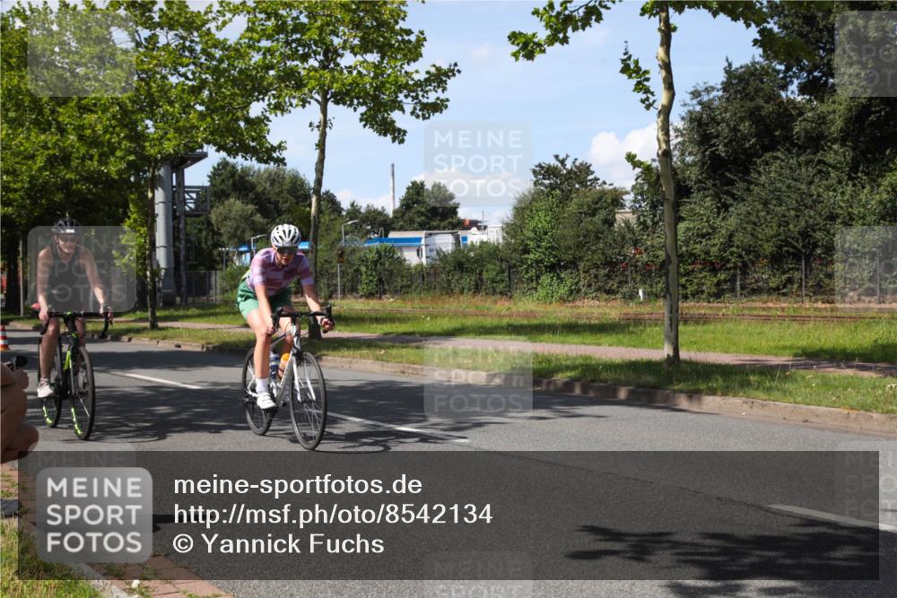 10.08.2025 - GEWOBA Citytriathlon Bremen Yannick Fuchs http://msf.ph/oto/8542134 10.08.2025 14:31:00 Radfahren 155, 175, 335, 368, 385, 412, 504, 510 meine-sportfotos.de
