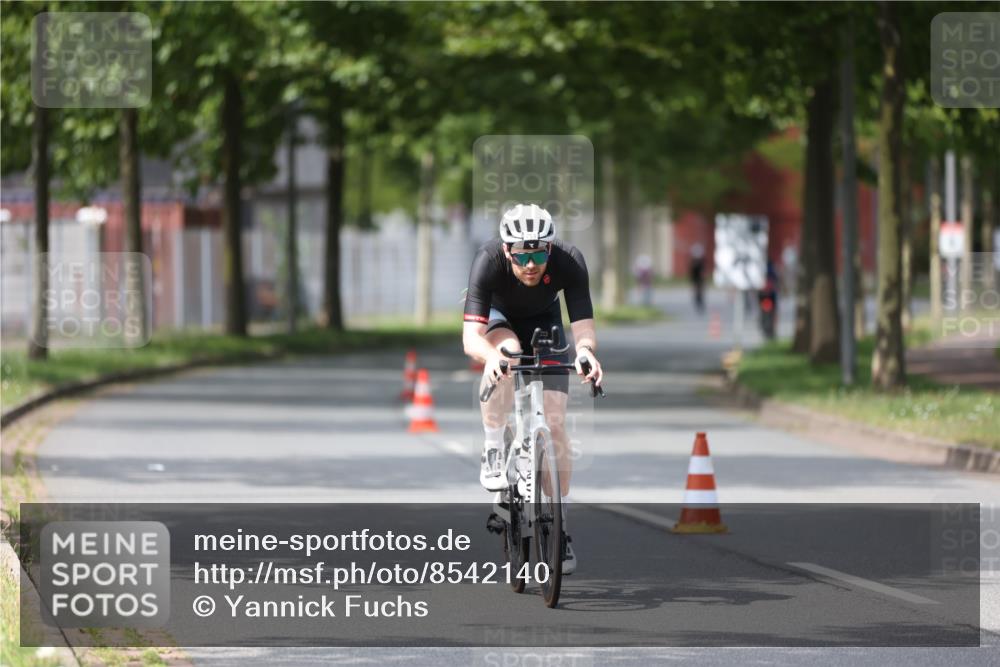 10.08.2025 - GEWOBA Citytriathlon Bremen Yannick Fuchs http://msf.ph/oto/8542140 10.08.2025 12:47:30 Radfahren 573, 645, 654, 732, 745, 753, 792, 981 meine-sportfotos.de
