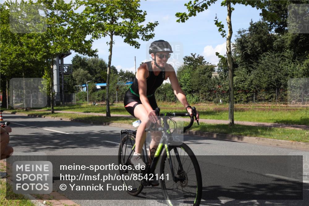 10.08.2025 - GEWOBA Citytriathlon Bremen Yannick Fuchs http://msf.ph/oto/8542141 10.08.2025 14:31:00 Radfahren 155, 175, 335, 368, 385, 412, 504, 510 meine-sportfotos.de
