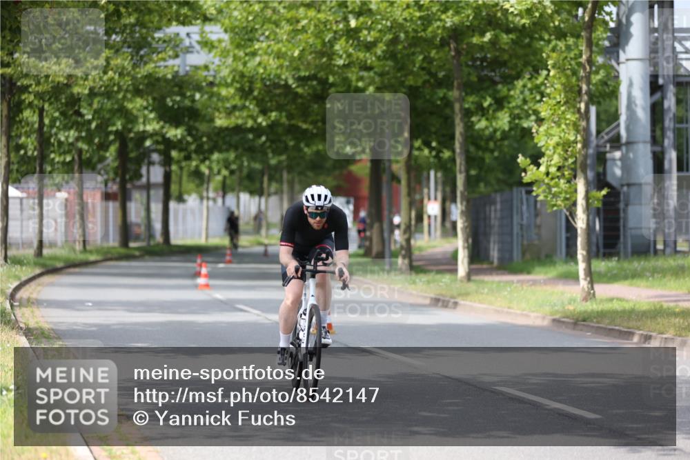 10.08.2025 - GEWOBA Citytriathlon Bremen Yannick Fuchs http://msf.ph/oto/8542147 10.08.2025 12:47:30 Radfahren 573, 645, 654, 732, 745, 753, 792, 981 meine-sportfotos.de