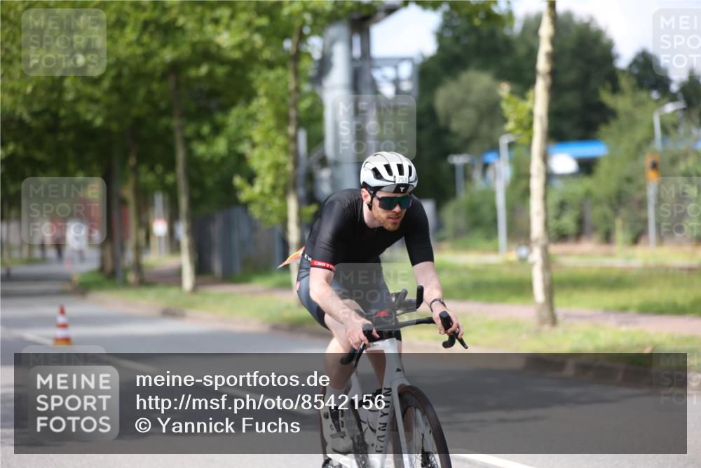 10.08.2025 - GEWOBA Citytriathlon Bremen Yannick Fuchs http://msf.ph/oto/8542156 10.08.2025 12:47:31 Radfahren 645, 654, 732, 745, 753, 792, 981 meine-sportfotos.de
