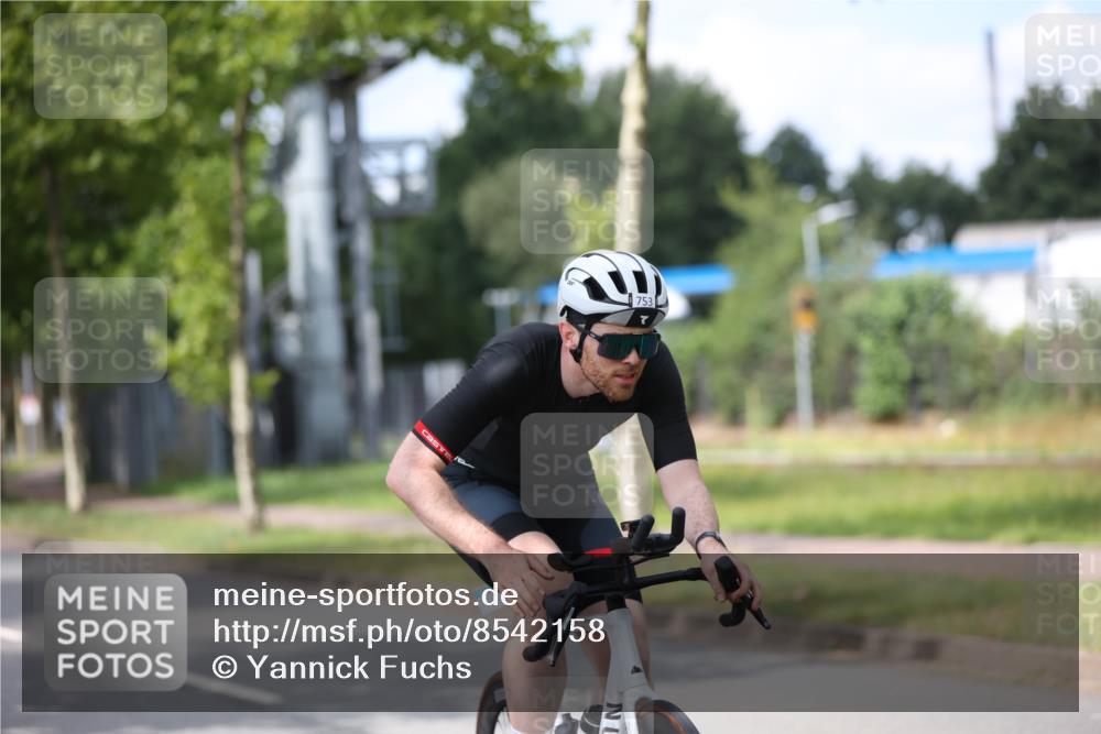 10.08.2025 - GEWOBA Citytriathlon Bremen Yannick Fuchs http://msf.ph/oto/8542158 10.08.2025 12:47:32 Radfahren 645, 654, 732, 745, 753, 792, 801, 981 meine-sportfotos.de