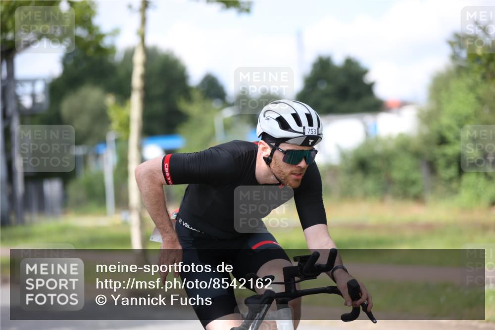 10.08.2025 - GEWOBA Citytriathlon Bremen Yannick Fuchs http://msf.ph/oto/8542162 10.08.2025 12:47:32 Radfahren 645, 654, 732, 745, 753, 792, 801, 981 meine-sportfotos.de