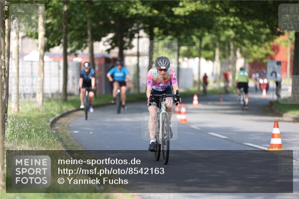 10.08.2025 - GEWOBA Citytriathlon Bremen Yannick Fuchs http://msf.ph/oto/8542163 10.08.2025 10:39:59 Radfahren 55, 57, 61, 77, 79, 91, 143, 227, 398, 496 meine-sportfotos.de