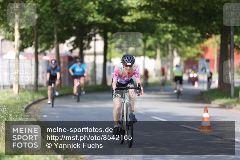 10.08.2025 - GEWOBA Citytriathlon Bremen Yannick Fuchs http://msf.ph/oto/8542165 10.08.2025 10:40:00 Radfahren 55, 57, 61, 77, 79, 91, 143, 197, 227, 398, 496 meine-sportfotos.de