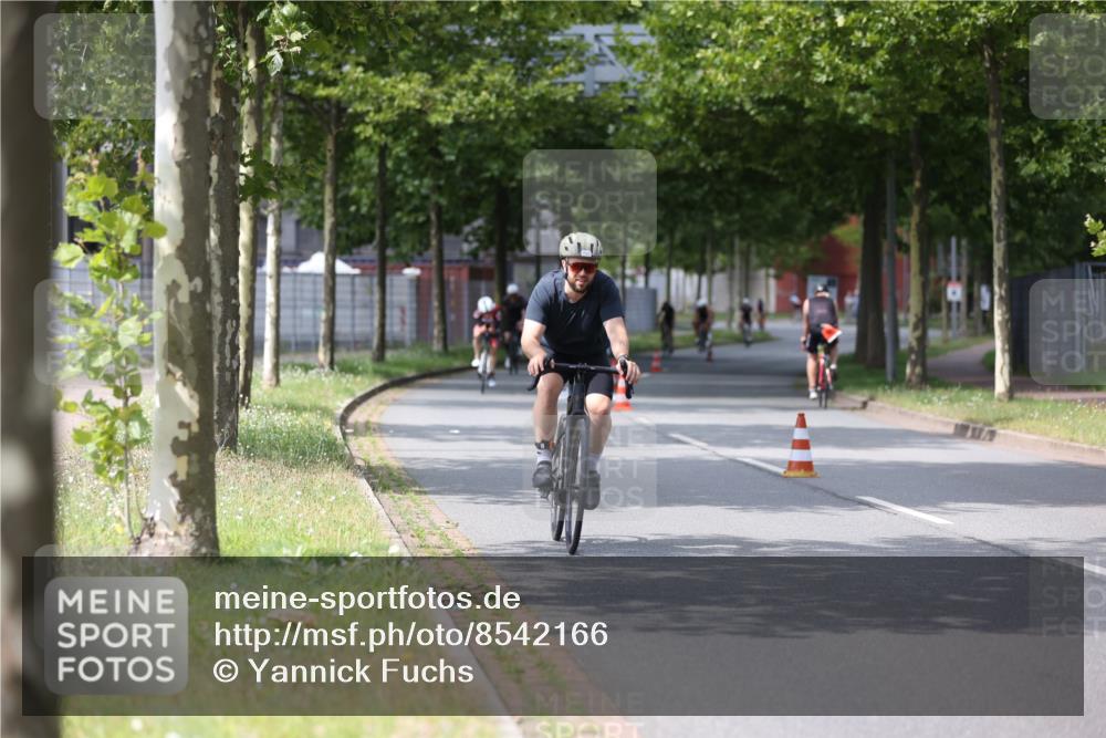 10.08.2025 - GEWOBA Citytriathlon Bremen Yannick Fuchs http://msf.ph/oto/8542166 10.08.2025 12:47:39 Radfahren 566, 587, 590, 654, 732, 745, 753, 801, 884, 916, 943, 951 meine-sportfotos.de