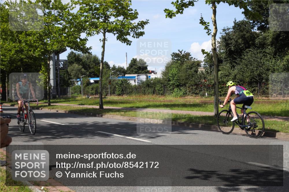 10.08.2025 - GEWOBA Citytriathlon Bremen Yannick Fuchs http://msf.ph/oto/8542172 10.08.2025 14:31:03 Radfahren 155, 175, 335, 368, 385, 412, 491, 504, 510 meine-sportfotos.de