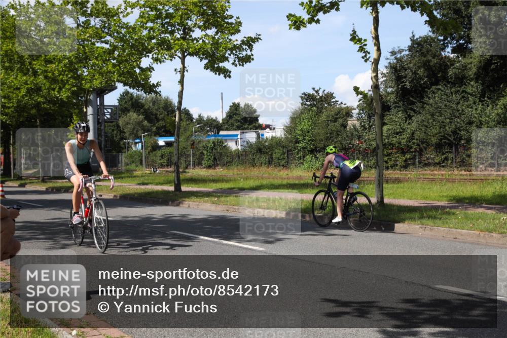 10.08.2025 - GEWOBA Citytriathlon Bremen Yannick Fuchs http://msf.ph/oto/8542173 10.08.2025 14:31:04 Radfahren 26, 155, 175, 335, 368, 385, 412, 491, 494, 504, 510 meine-sportfotos.de