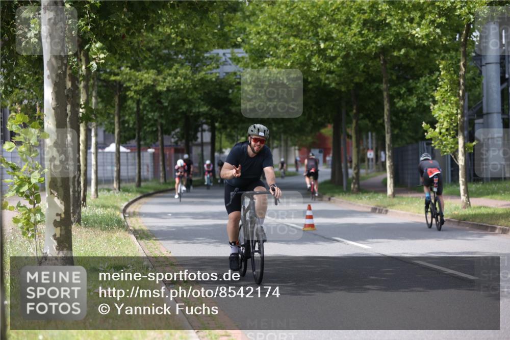 10.08.2025 - GEWOBA Citytriathlon Bremen Yannick Fuchs http://msf.ph/oto/8542174 10.08.2025 12:47:39 Radfahren 566, 587, 590, 654, 732, 745, 753, 801, 884, 916, 943, 951 meine-sportfotos.de