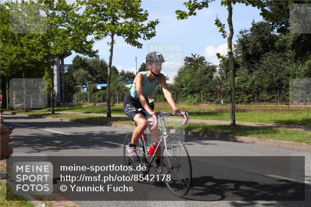 10.08.2025 - GEWOBA Citytriathlon Bremen Yannick Fuchs http://msf.ph/oto/8542178 10.08.2025 14:31:04 Radfahren 26, 155, 175, 335, 368, 385, 412, 491, 494, 504, 510 meine-sportfotos.de