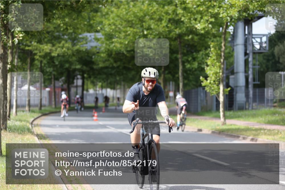10.08.2025 - GEWOBA Citytriathlon Bremen Yannick Fuchs http://msf.ph/oto/8542179 10.08.2025 12:47:40 Radfahren 566, 587, 590, 654, 745, 753, 801, 884, 916, 943, 951 meine-sportfotos.de