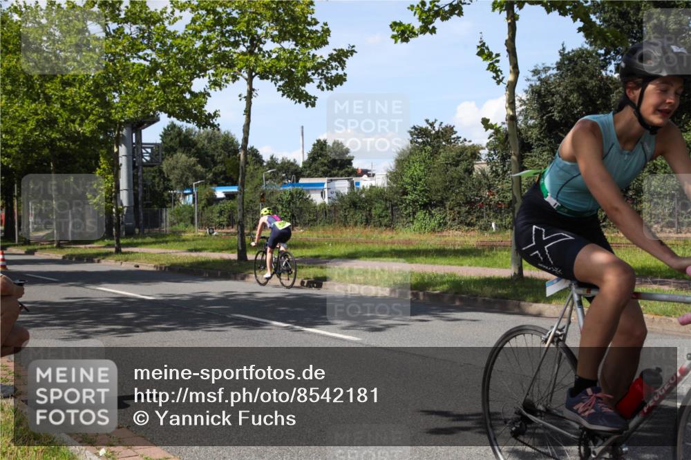 10.08.2025 - GEWOBA Citytriathlon Bremen Yannick Fuchs http://msf.ph/oto/8542181 10.08.2025 14:31:04 Radfahren 26, 155, 175, 335, 368, 385, 412, 491, 494, 504, 510 meine-sportfotos.de