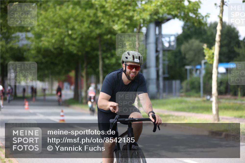 10.08.2025 - GEWOBA Citytriathlon Bremen Yannick Fuchs http://msf.ph/oto/8542185 10.08.2025 12:47:40 Radfahren 566, 587, 590, 654, 745, 753, 801, 884, 916, 943, 951 meine-sportfotos.de