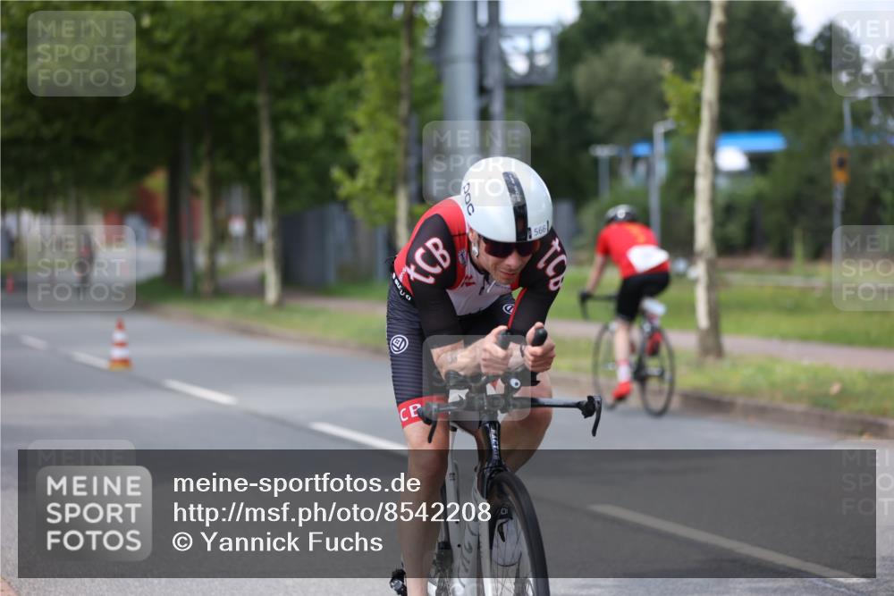 10.08.2025 - GEWOBA Citytriathlon Bremen Yannick Fuchs http://msf.ph/oto/8542208 10.08.2025 12:47:43 Radfahren 566, 587, 590, 679, 745, 753, 801, 884, 916, 943, 951 meine-sportfotos.de