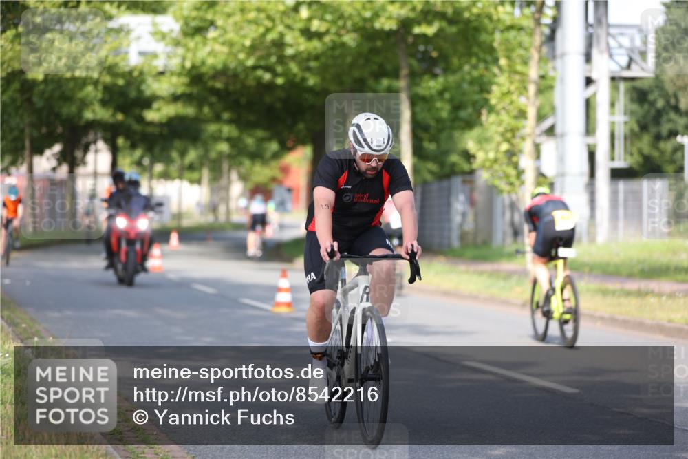 10.08.2025 - GEWOBA Citytriathlon Bremen Yannick Fuchs http://msf.ph/oto/8542216 10.08.2025 10:40:07 Radfahren 11, 55, 57, 61, 77, 79, 91, 135, 197, 227, 398, 496 meine-sportfotos.de