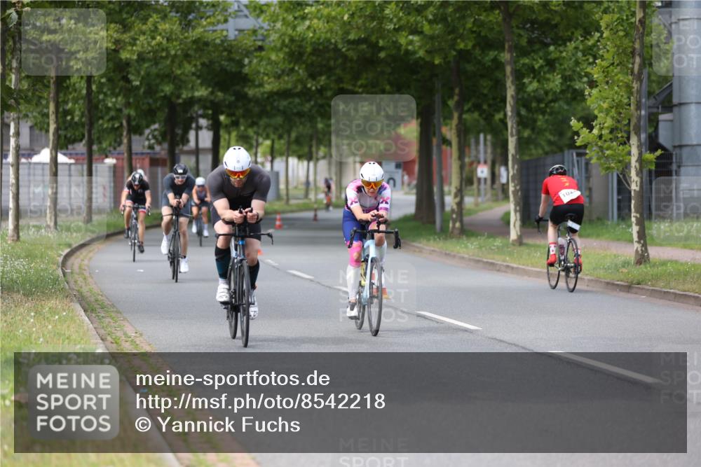 10.08.2025 - GEWOBA Citytriathlon Bremen Yannick Fuchs http://msf.ph/oto/8542218 10.08.2025 12:47:44 Radfahren 566, 587, 590, 679, 745, 753, 801, 884, 916, 943, 951 meine-sportfotos.de