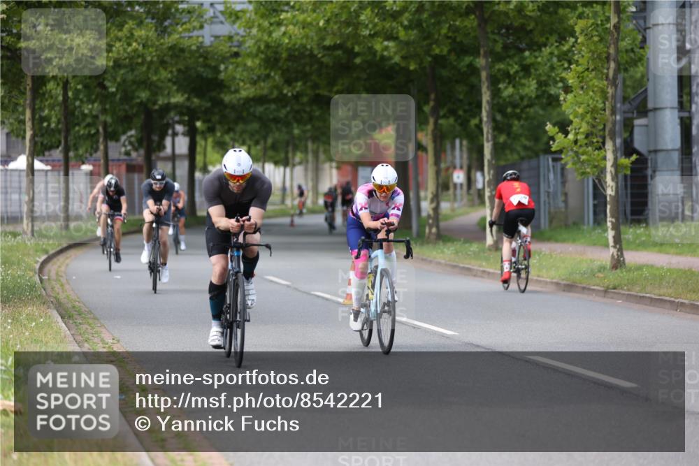 10.08.2025 - GEWOBA Citytriathlon Bremen Yannick Fuchs http://msf.ph/oto/8542221 10.08.2025 12:47:45 Radfahren 566, 587, 590, 679, 745, 801, 884, 916, 943, 951 meine-sportfotos.de