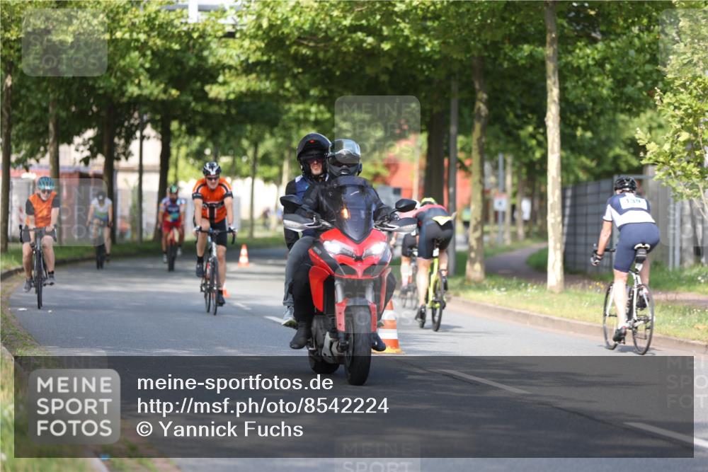 10.08.2025 - GEWOBA Citytriathlon Bremen Yannick Fuchs http://msf.ph/oto/8542224 10.08.2025 10:40:08 Radfahren 11, 55, 57, 61, 77, 79, 91, 135, 197, 227, 398, 496 meine-sportfotos.de