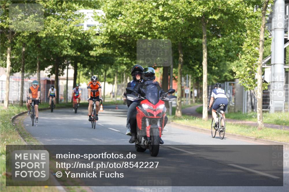 10.08.2025 - GEWOBA Citytriathlon Bremen Yannick Fuchs http://msf.ph/oto/8542227 10.08.2025 10:40:09 Radfahren 11, 47, 55, 57, 61, 79, 91, 135, 197, 227, 398, 496 meine-sportfotos.de
