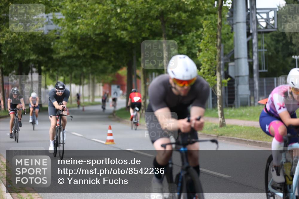 10.08.2025 - GEWOBA Citytriathlon Bremen Yannick Fuchs http://msf.ph/oto/8542236 10.08.2025 12:47:46 Radfahren 566, 587, 590, 679, 745, 801, 884, 916, 943, 951 meine-sportfotos.de