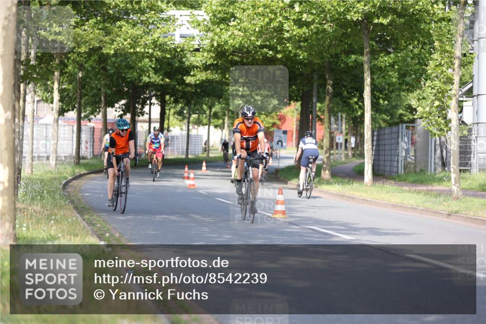 10.08.2025 - GEWOBA Citytriathlon Bremen Yannick Fuchs http://msf.ph/oto/8542239 10.08.2025 10:40:10 Radfahren 11, 47, 55, 57, 61, 79, 91, 135, 197, 227, 398, 496 meine-sportfotos.de