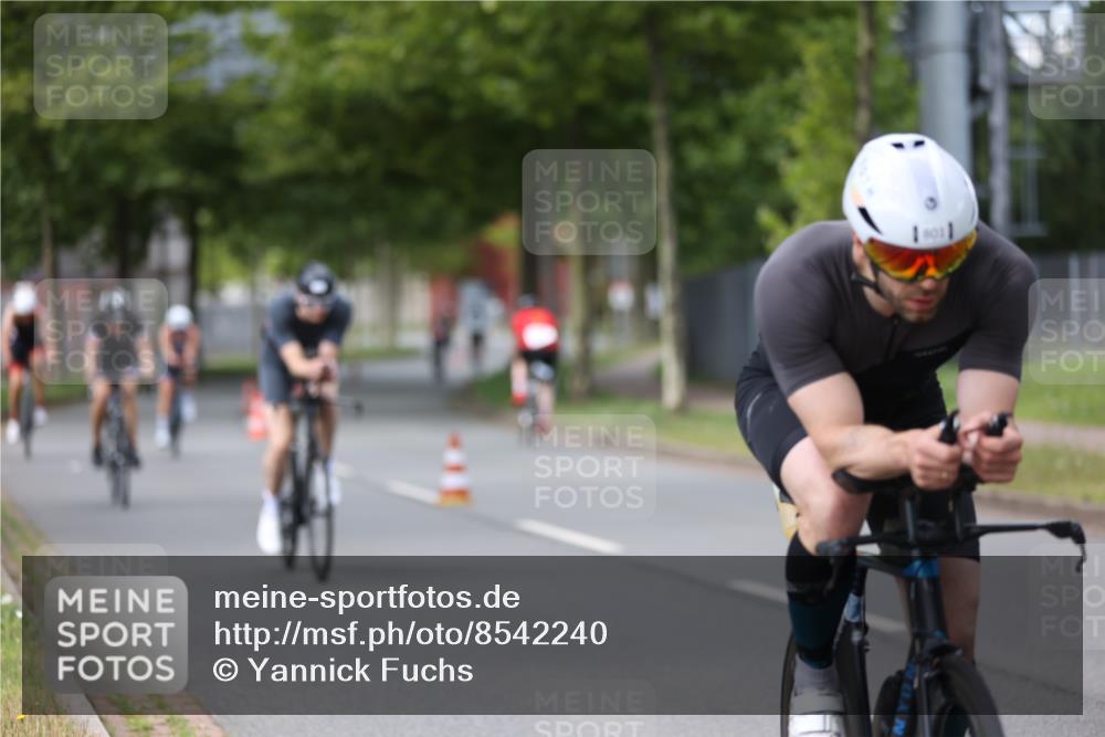 10.08.2025 - GEWOBA Citytriathlon Bremen Yannick Fuchs http://msf.ph/oto/8542240 10.08.2025 12:47:46 Radfahren 566, 587, 590, 679, 745, 801, 884, 916, 943, 951 meine-sportfotos.de