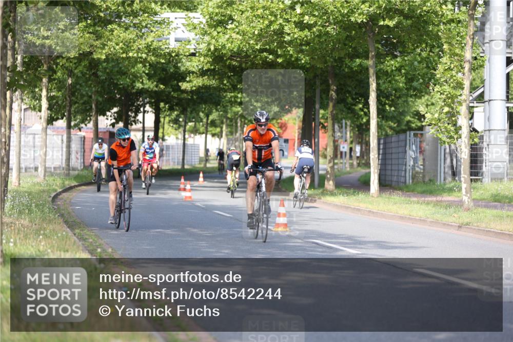 10.08.2025 - GEWOBA Citytriathlon Bremen Yannick Fuchs http://msf.ph/oto/8542244 10.08.2025 10:40:10 Radfahren 11, 47, 55, 57, 61, 79, 91, 135, 197, 227, 398, 496 meine-sportfotos.de