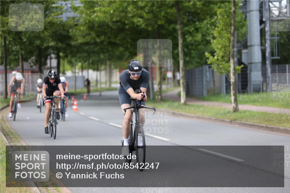 10.08.2025 - GEWOBA Citytriathlon Bremen Yannick Fuchs http://msf.ph/oto/8542247 10.08.2025 12:47:46 Radfahren 566, 587, 590, 679, 745, 801, 884, 916, 943, 951 meine-sportfotos.de